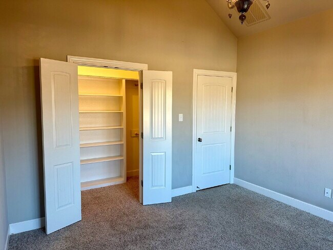 Building Photo - 3/2/2 Home in Kelsey Park – Former Parade of Homes Showcase!