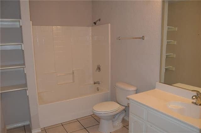Building Photo - 6100 Horse Trap Dr