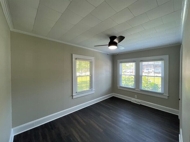 Building Photo - T.R. Lawing Realty Property