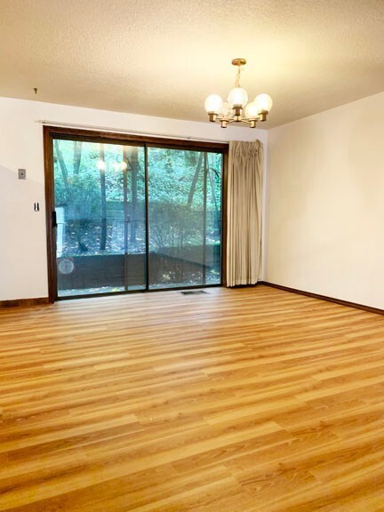 Building Photo - Mountain Park 2bd, 1.5ba condo. New floori...