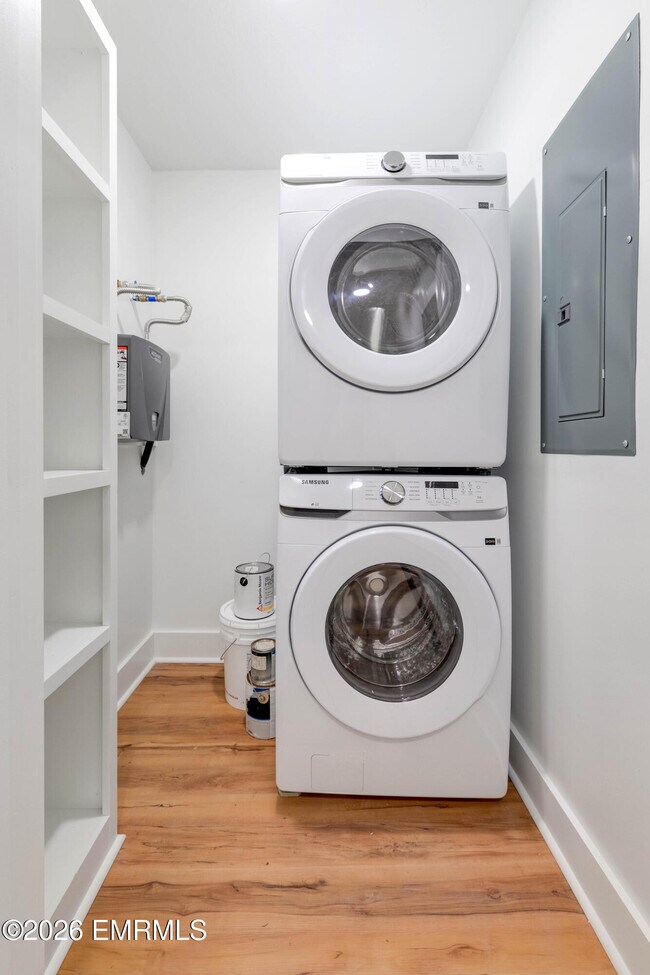 Building Photo - 554 Edwards Rd