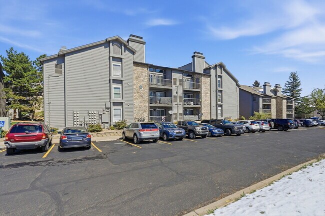Building Photo - $1,740.95 - 2 bed/1 bath, cozy Denver Condo!