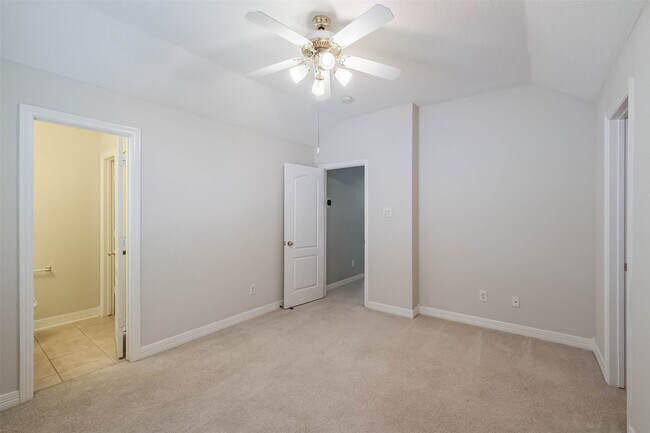 Building Photo - 5911 Brook Bend Dr