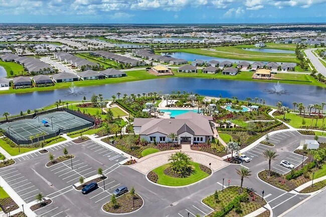 Building Photo - 3293 Hilltop Cir