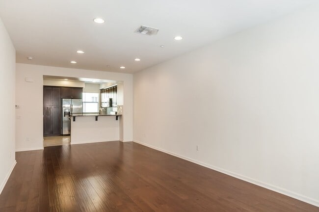 Building Photo - 5441 Ocean, 102