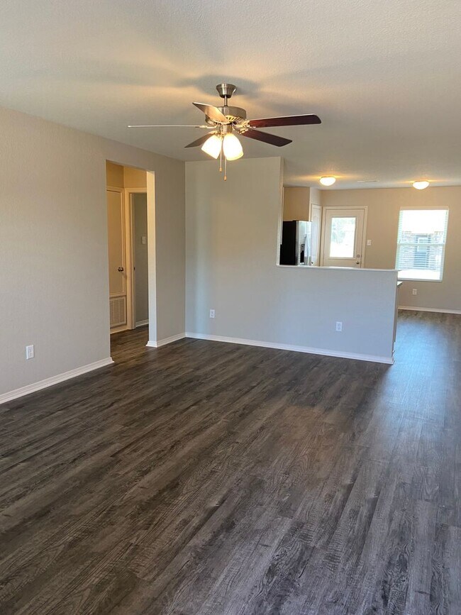 Building Photo - Pre-Leasing Now! Modern Three Bedroom | Two Bath Home in Conrad Court
