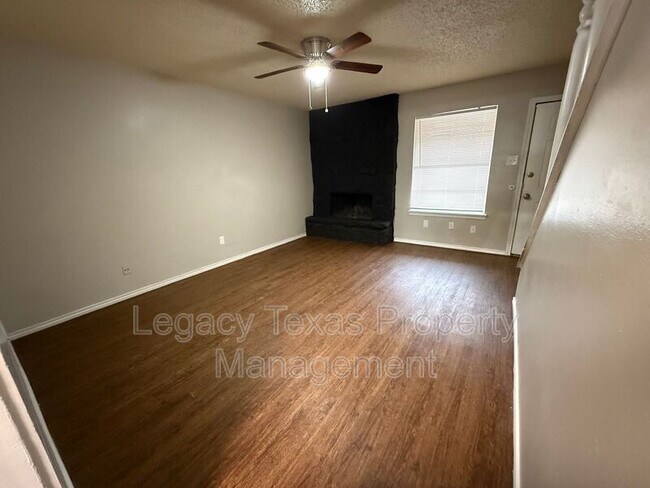 Building Photo - 1610 Sun Valley Dr