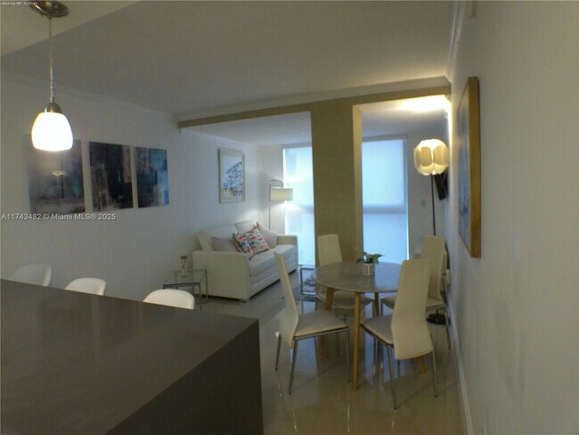 Building Photo - 2951 S Bayshore Dr