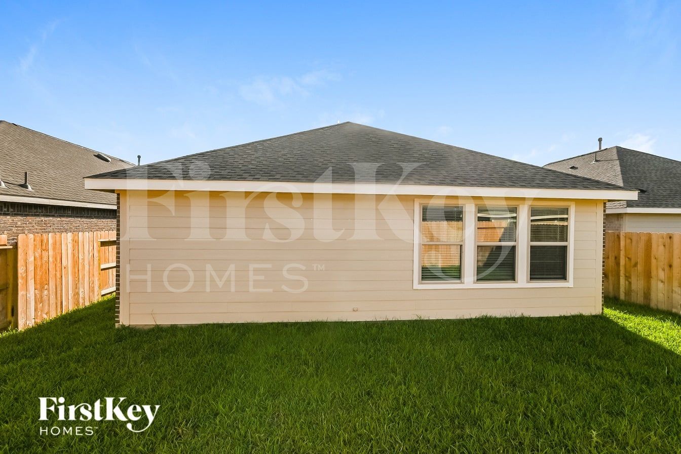 Building Photo - 18442 Summit Ranch Dr