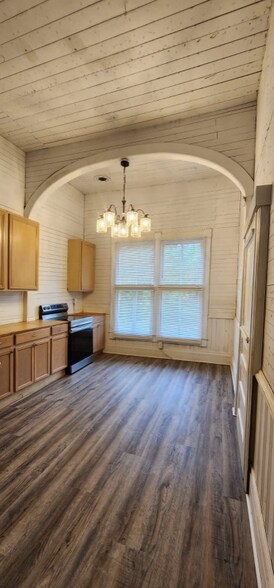 Building Photo - 605 N 4th St