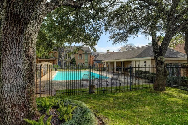 Building Photo - 2323 Augusta Dr