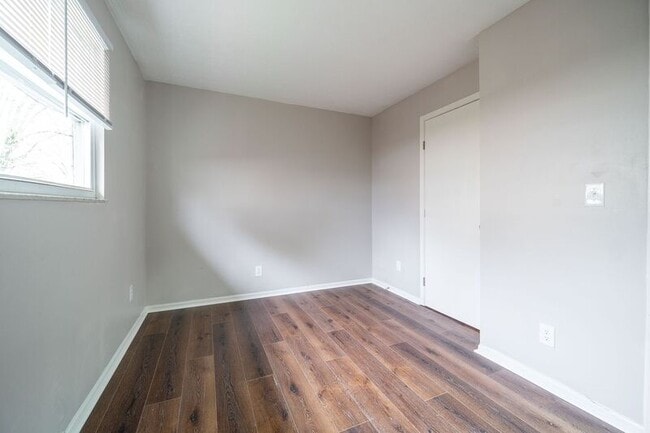 Building Photo - 883 Akola Ave