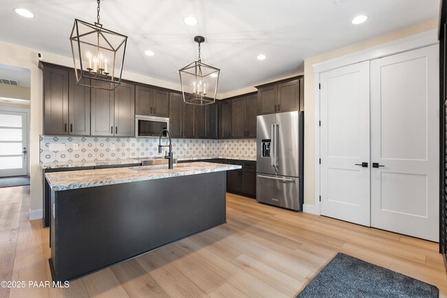 Building Photo - 5999 Finch Pl