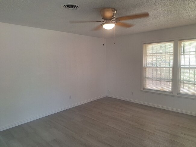 Building Photo - 5912 Maceo Ln