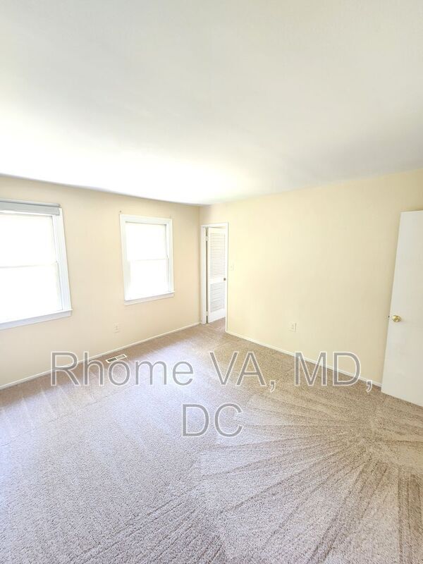 Building Photo - 7752 Matisse Way