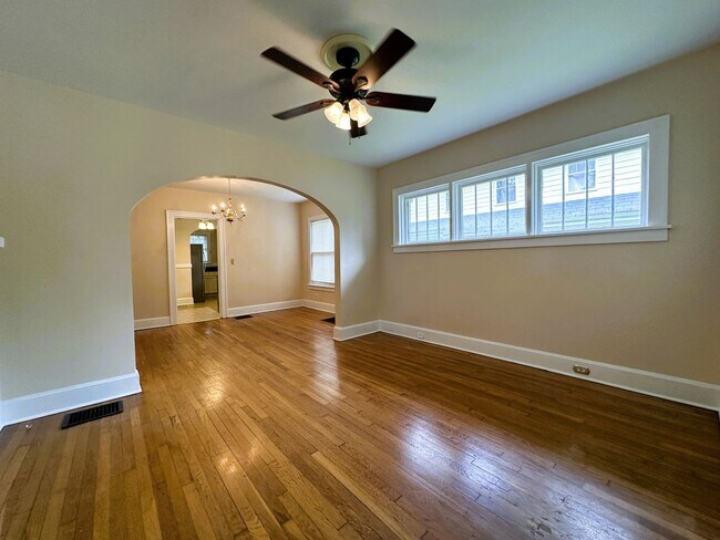 Building Photo - Beautiful, Historic House! Hardwood Floors, Full Basement, Detached Garage; W/D, Pets Ok!
