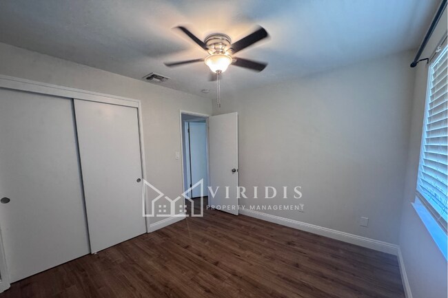 Building Photo - 930 Olive Dr