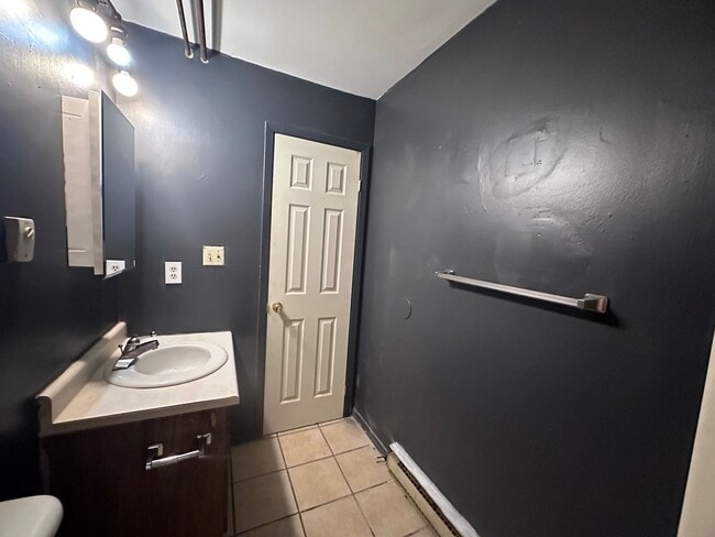 Building Photo - 504-3 Woodbury-