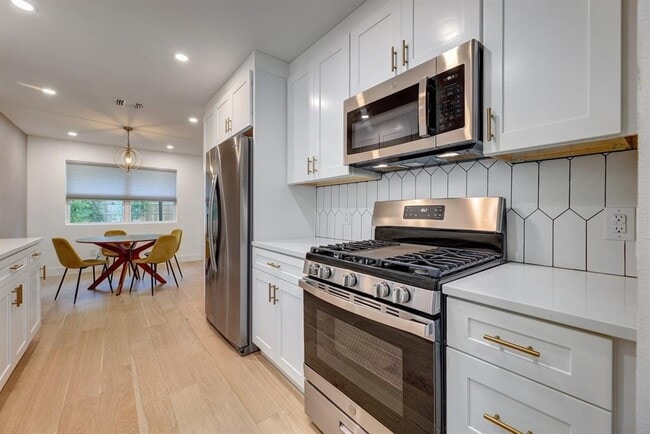 Building Photo - 1743 Cricket Hollow Dr
