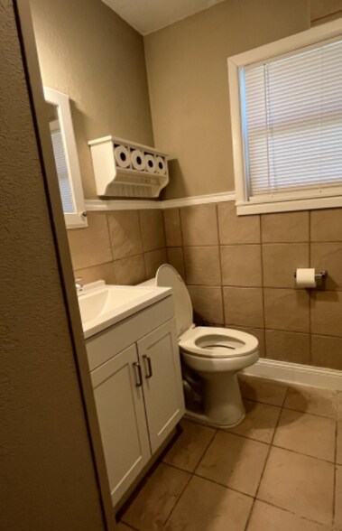 Building Photo - 1585 W Virginia St