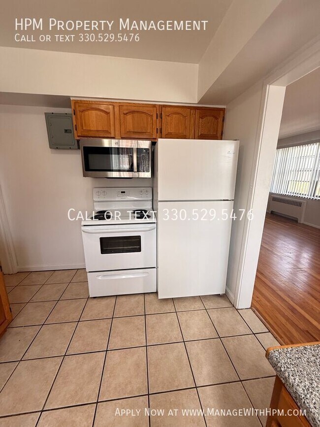 Building Photo - 3270 Warrensville Center Rd