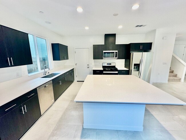 Building Photo - BRAND NEW 3/2.5 Lennar In Riverstone Community