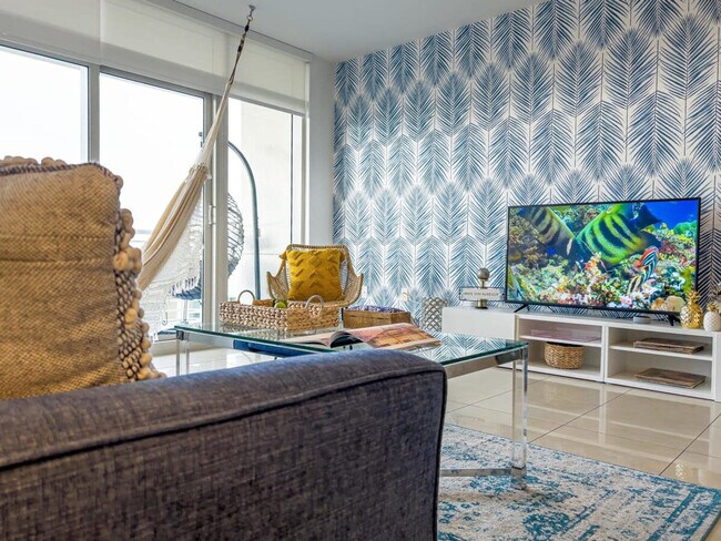 Building Photo - 3256 NE 1st Ave