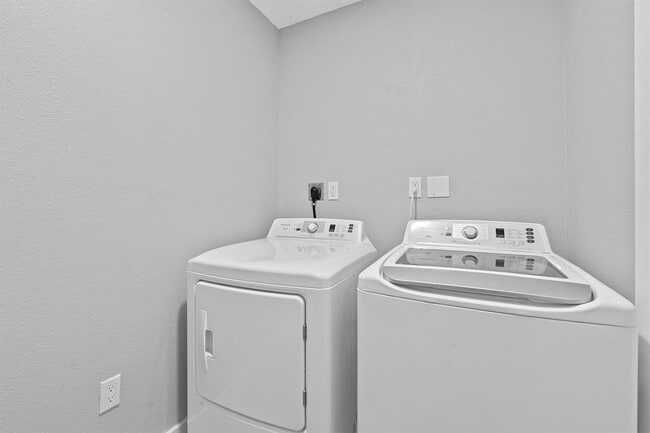 Building Photo - 1508 Rockdale Cir