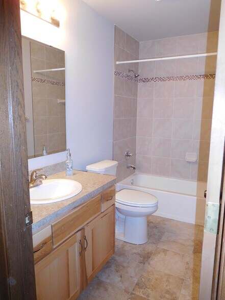 New Ceramic Bath - 511 Madison St