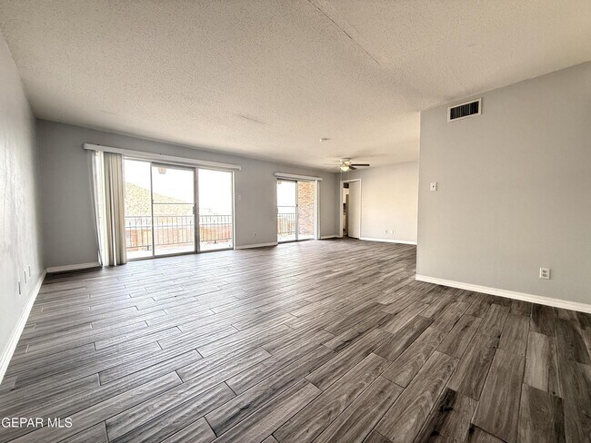 Building Photo - 4800 N Stanton St