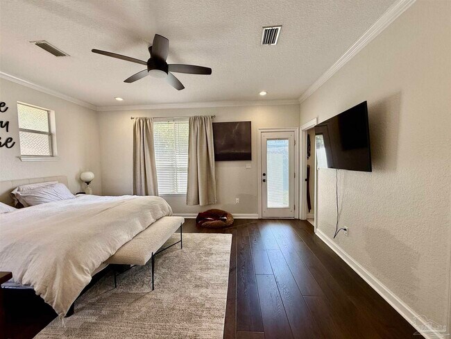 Building Photo - 1313 E Strong St