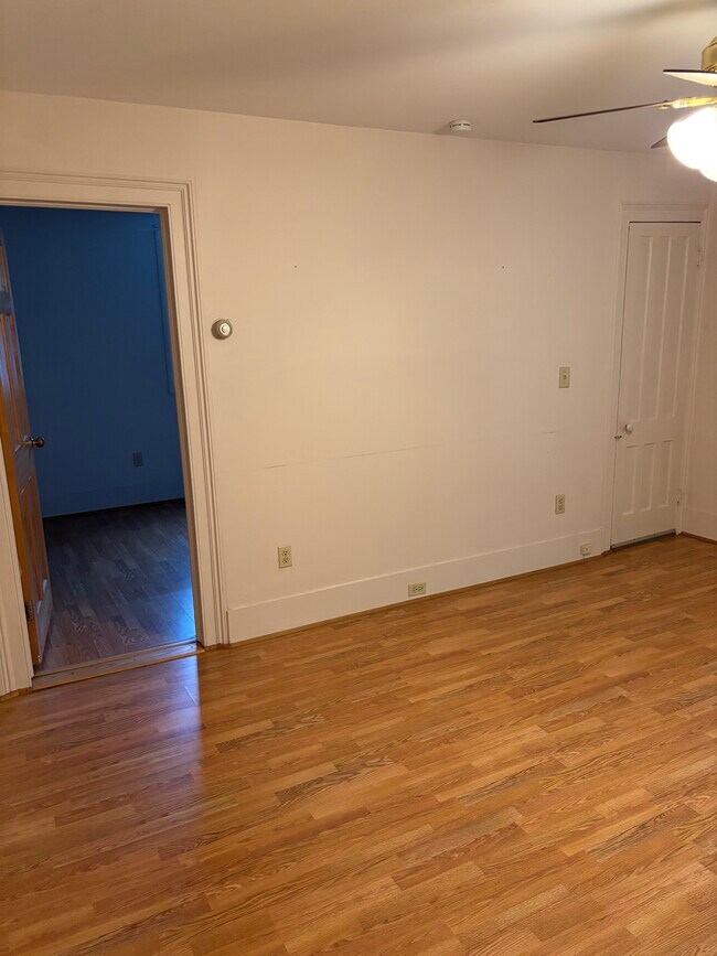 Building Photo - 222 W 4th St