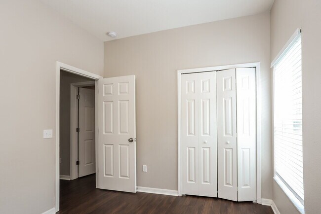 Building Photo - 712 Parsons Pointe St