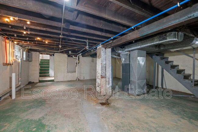 Building Photo - 5834 Victoria Ave