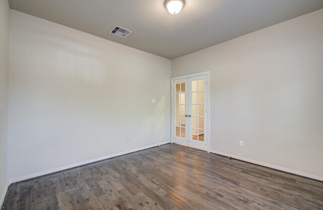 Building Photo - 15618 Whispering Green Dr
