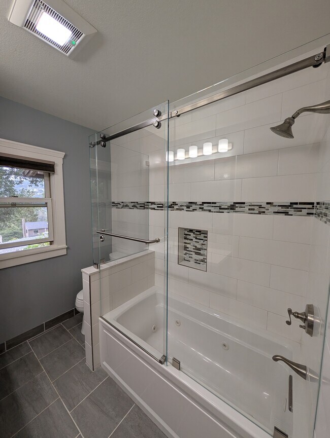 Building Photo - 6688 Estates Dr
