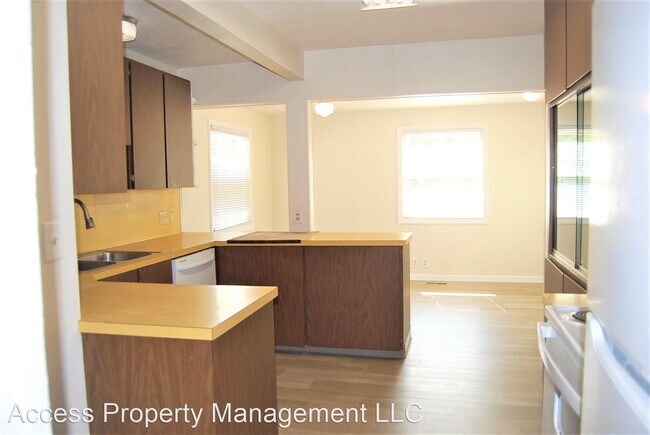 Building Photo - 3 br, 1 bath House - 31696 SW Bald Peak Rd
