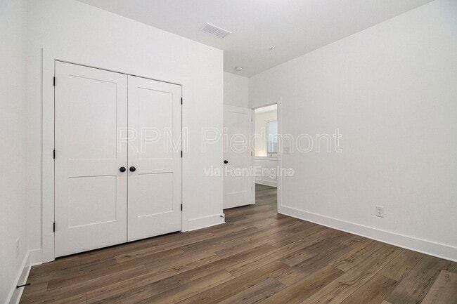 Building Photo - 205 Firefly Cir