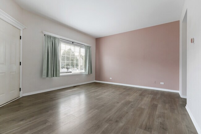 Building Photo - 122 Creston Cir
