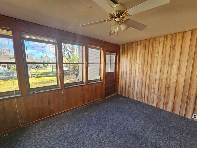 Building Photo - 7 Monson Pl