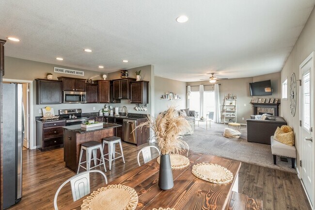 Primary Photo - 1588 Foxtail Dr SE