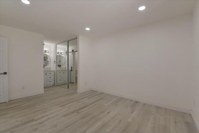 Building Photo - 9175 Campina Dr
