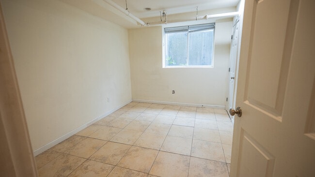 Building Photo - 355 Pearl St