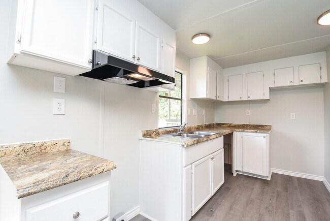 Building Photo - Cozy Roy Harris Loop mobile home