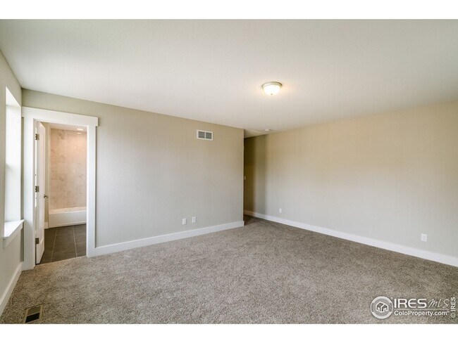 Building Photo - 4 Bedroom Townhome Available in Early Sept...