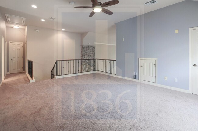 Building Photo - 2702 Lovett Ln