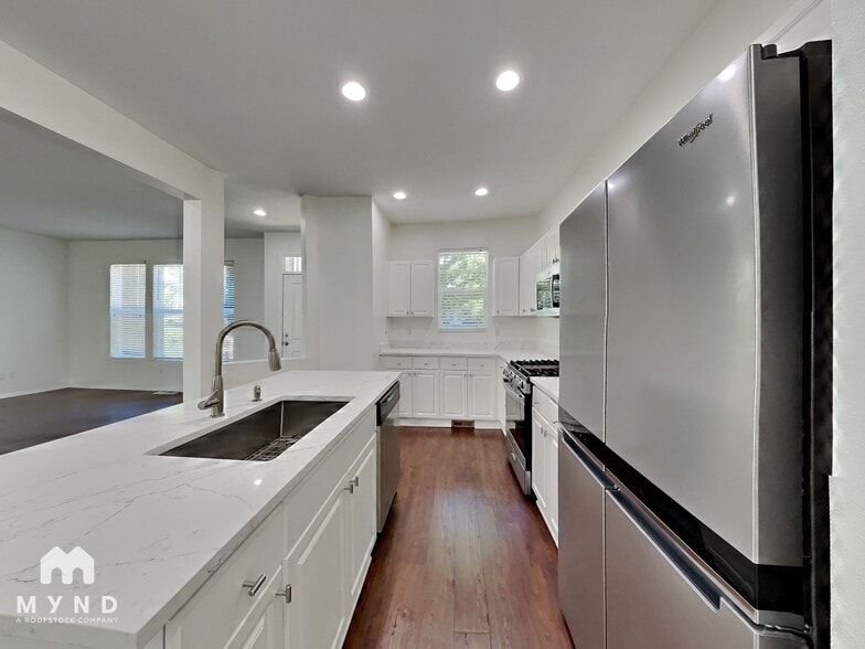 Building Photo - 17061 Parkside Way SE