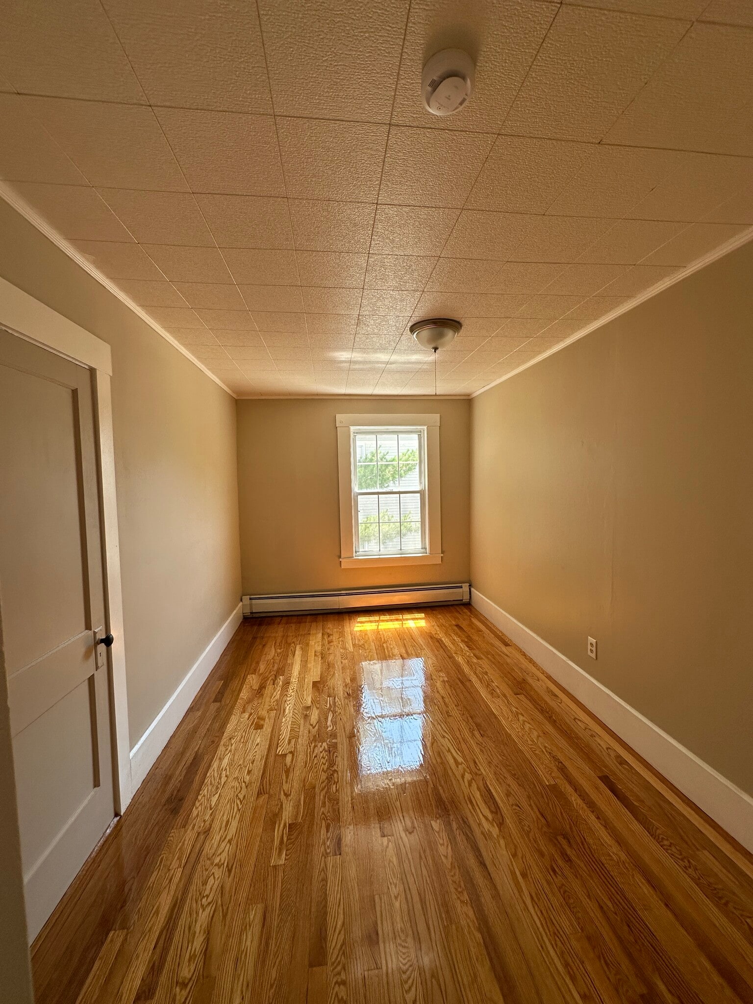 Comfortable second bedroom with closet storage - 7 Buxton Ct