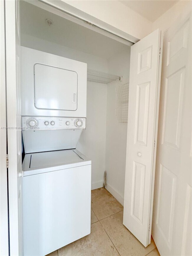 Building Photo - 50 Menores Ave