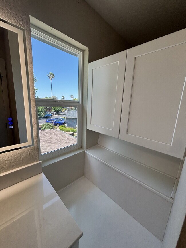 Building Photo - "Completely remodeled 4-Bed, 3-Bath Sanctu...